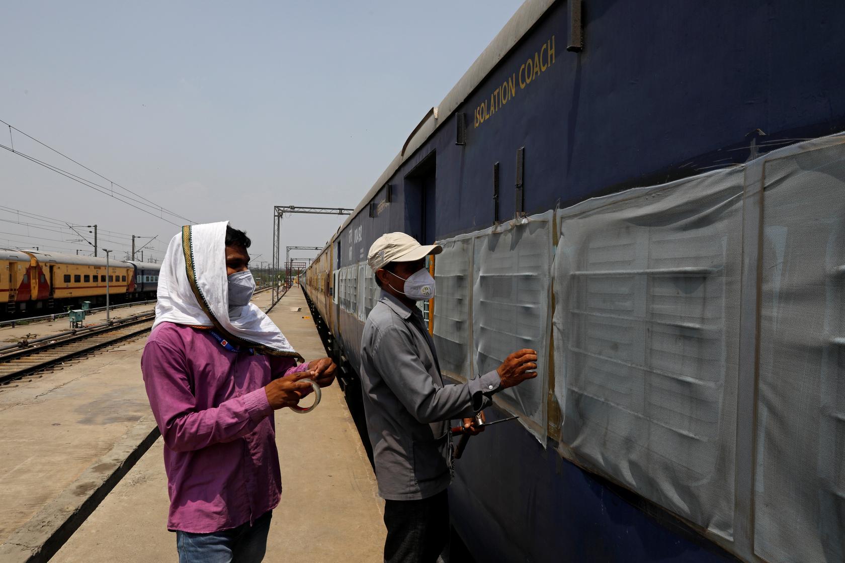 Criticism mounts as New Delhi hospital beds run out amid COVID-19 surge `